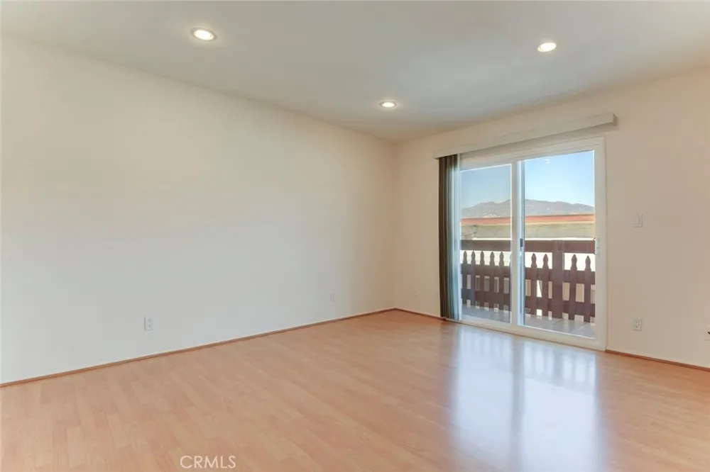 1523 E Windsor #203C Glendale, CA 91205
