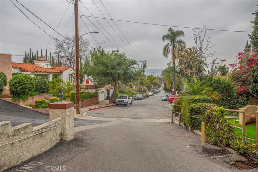 1523 E Windsor #203C Glendale, CA 91205