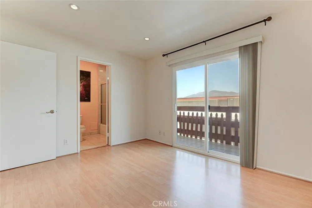 1523 E Windsor #203C Glendale, CA 91205