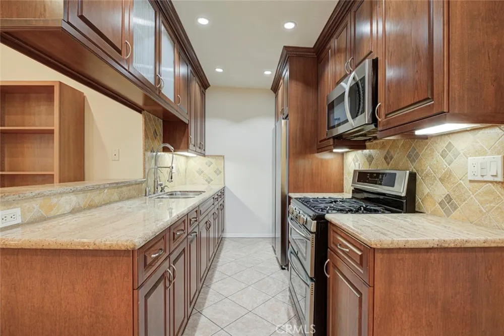 1523 E Windsor #203C Glendale, CA 91205