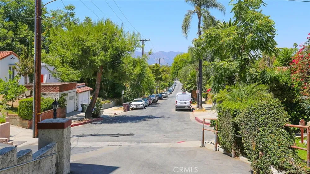 1523 E Windsor #203C Glendale, CA 91205