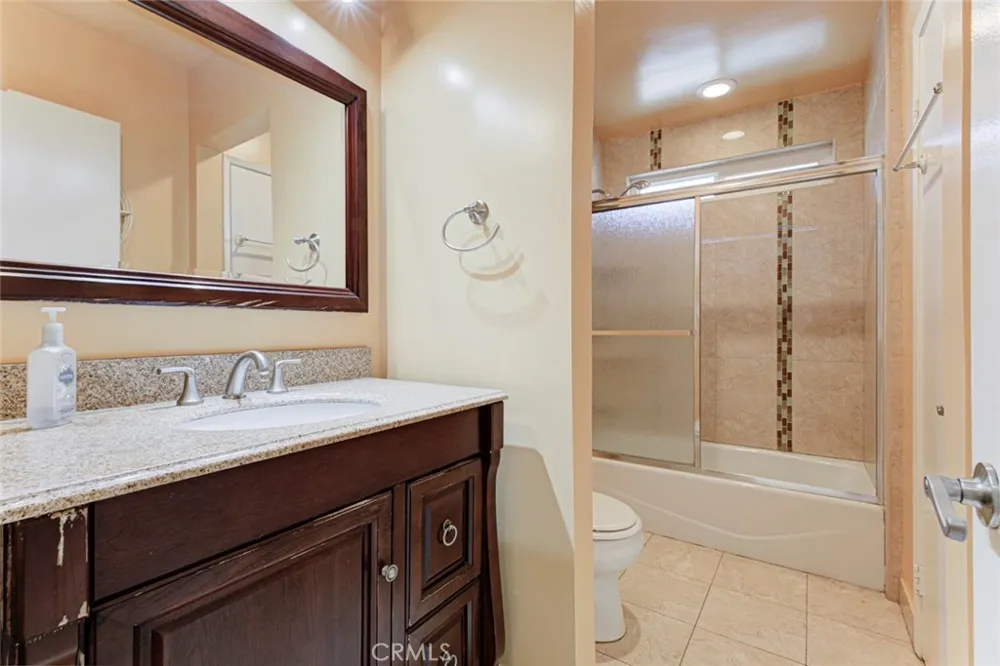 1523 E Windsor #203C Glendale, CA 91205