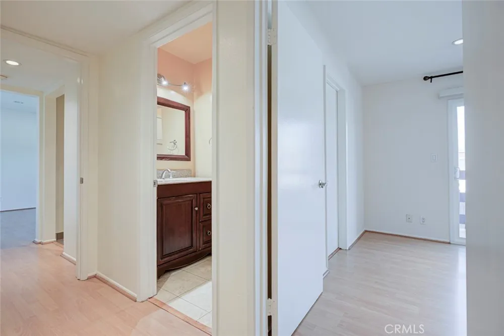 1523 E Windsor #203C Glendale, CA 91205
