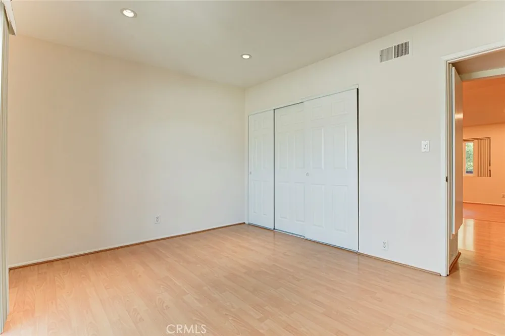 1523 E Windsor #203C Glendale, CA 91205