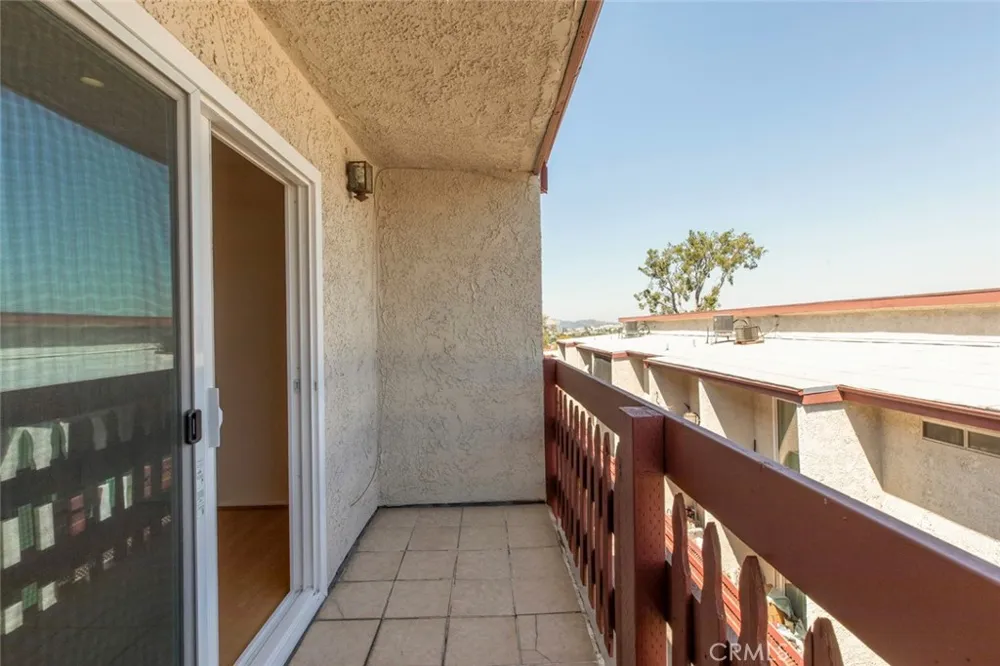 1523 E Windsor #203C Glendale, CA 91205
