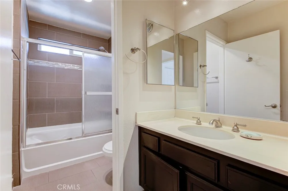 1523 E Windsor #203C Glendale, CA 91205