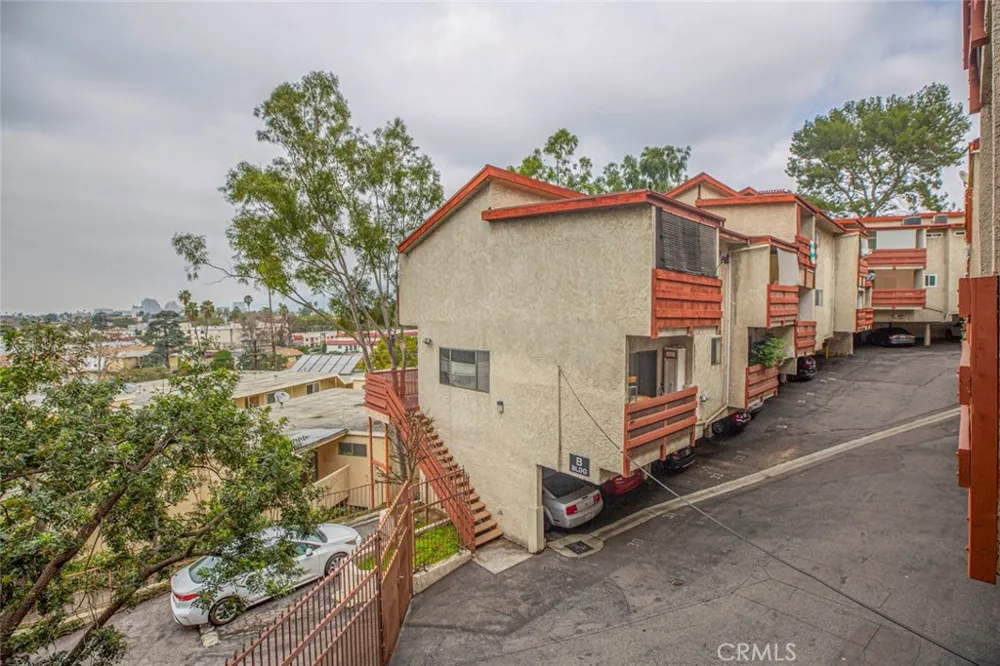 1523 E Windsor #203C Glendale, CA 91205