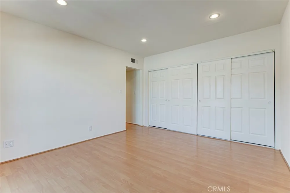 1523 E Windsor #203C Glendale, CA 91205