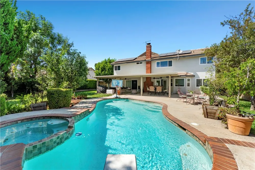 912 Pineridge Upland, CA 91784