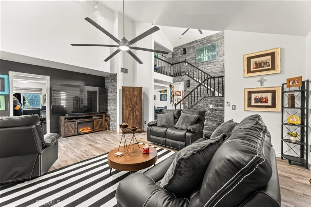 912 Pineridge Upland, CA 91784