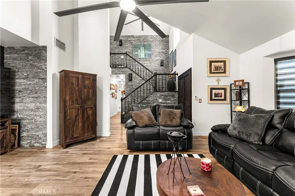 912 Pineridge Upland, CA 91784