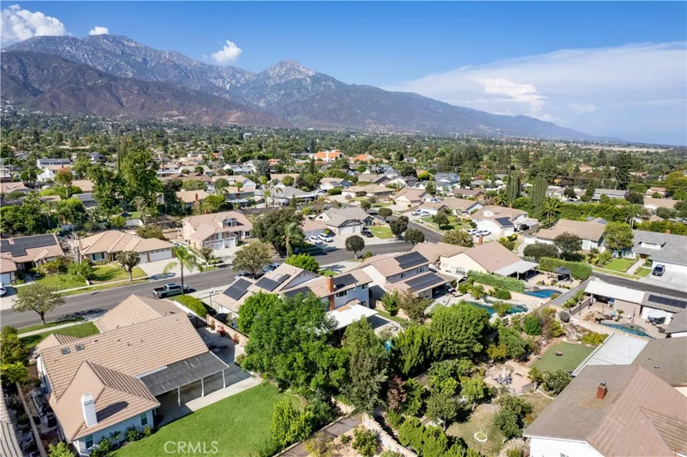 912 Pineridge Upland, CA 91784