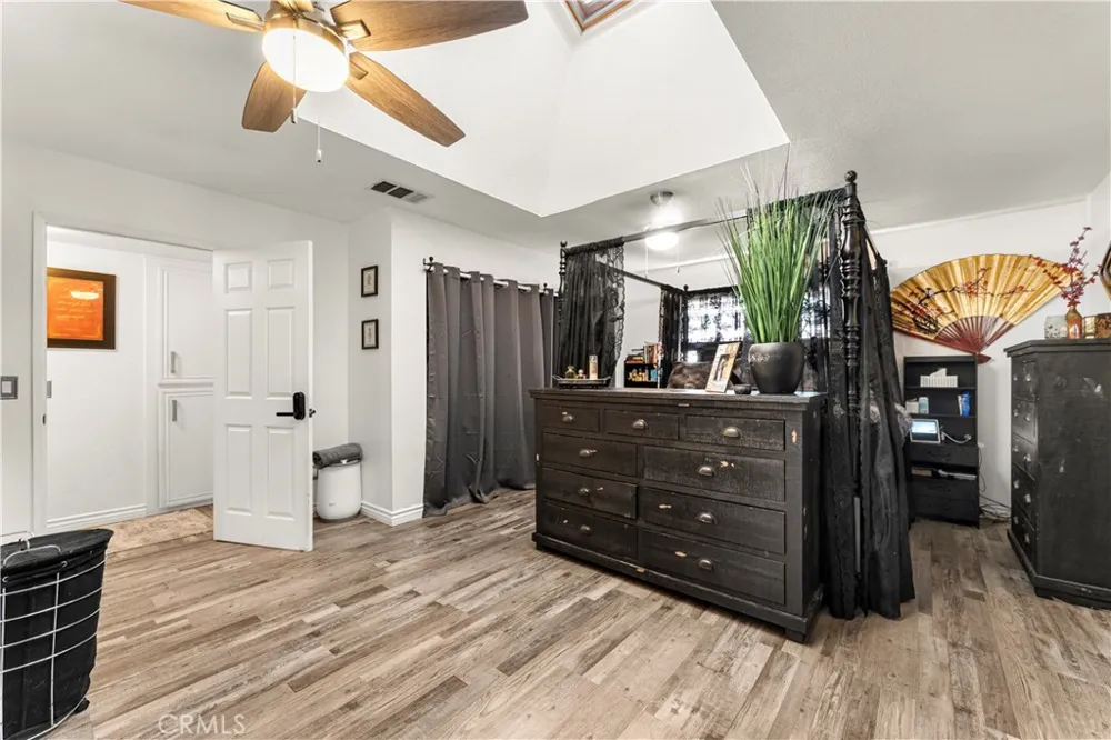 912 Pineridge Upland, CA 91784