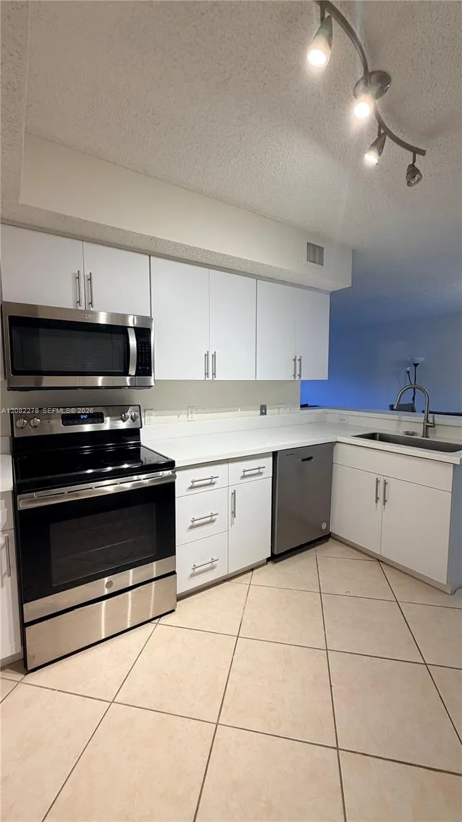 165 NW 96th Ter #3-105 Pembroke Pines, FL 33024