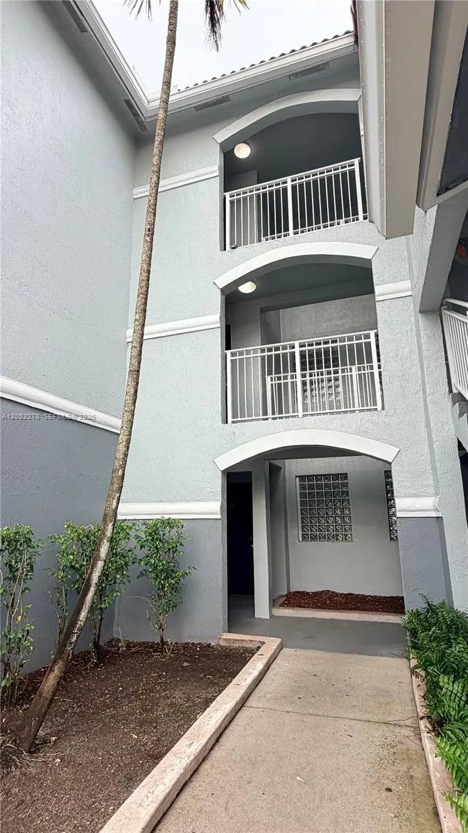 165 NW 96th Ter #3-105 Pembroke Pines, FL 33024
