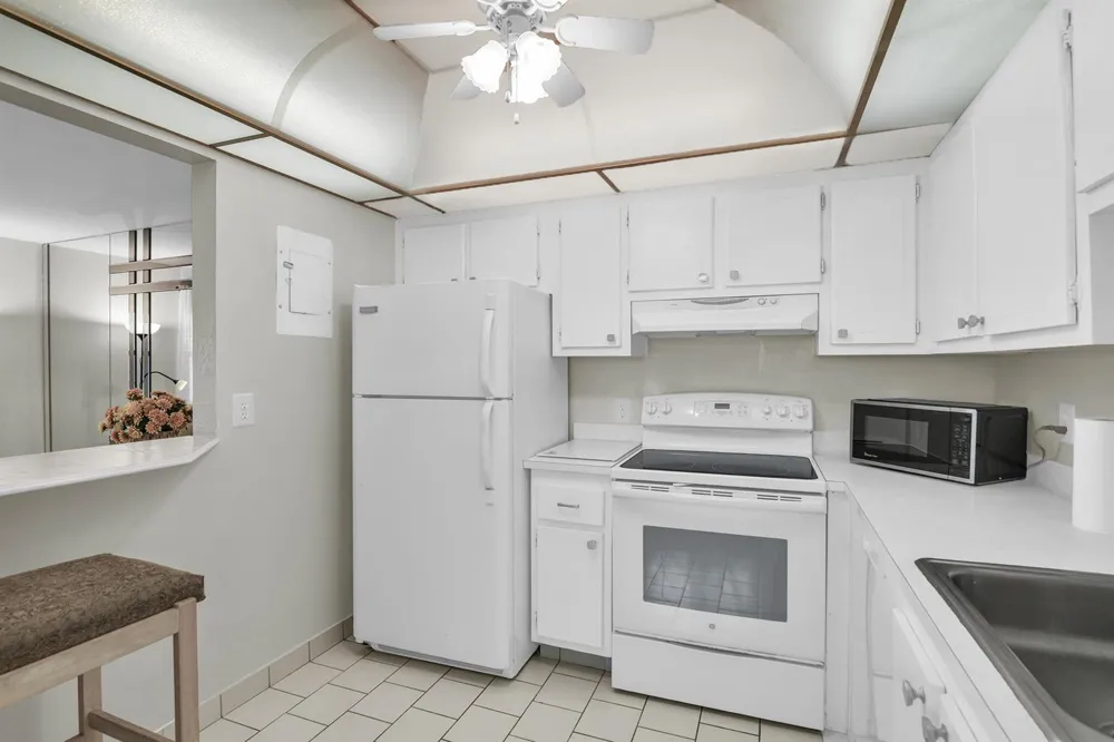359 Saxony Trail #H Delray Beach, FL 33446