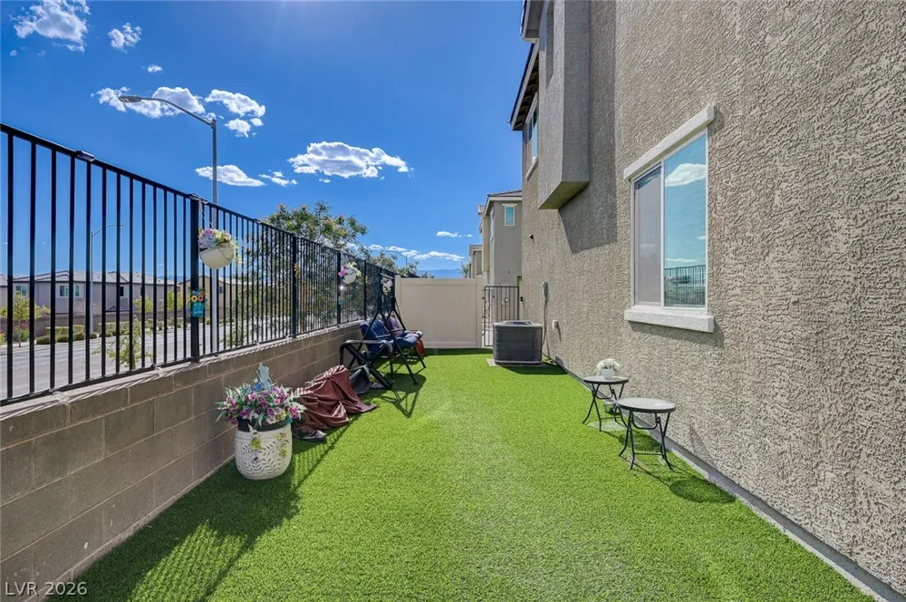 6804 Satin Silver Court North Las Vegas, NV 89086