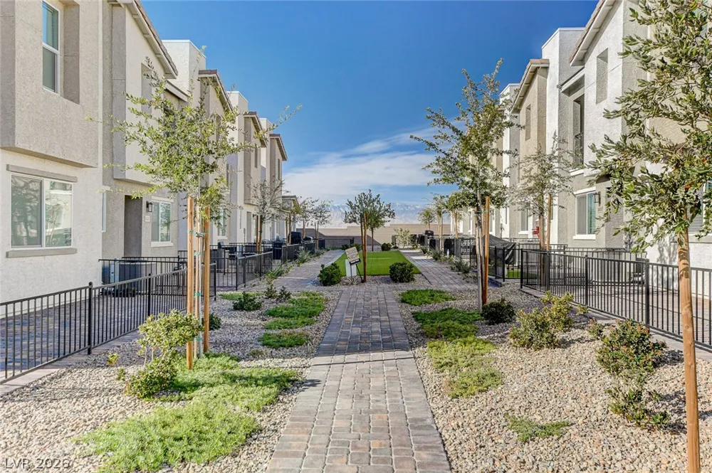 6804 Satin Silver Court North Las Vegas, NV 89086