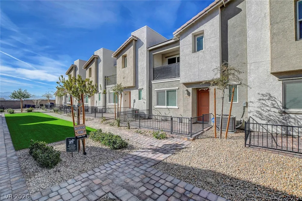 6804 Satin Silver Court North Las Vegas, NV 89086