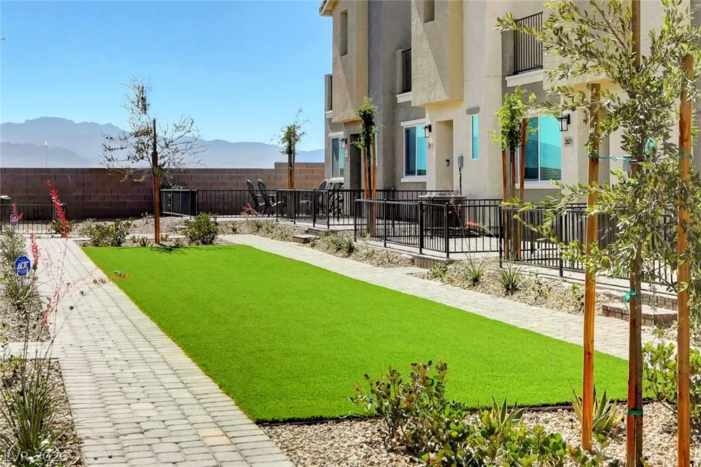 6804 Satin Silver Court North Las Vegas, NV 89086