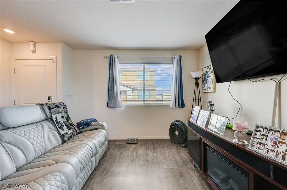 6804 Satin Silver Court North Las Vegas, NV 89086