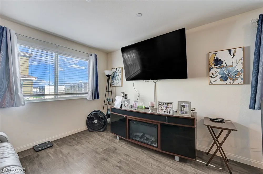 6804 Satin Silver Court North Las Vegas, NV 89086