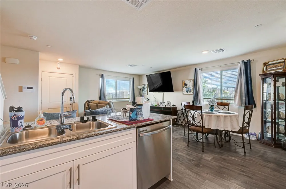 6804 Satin Silver Court North Las Vegas, NV 89086