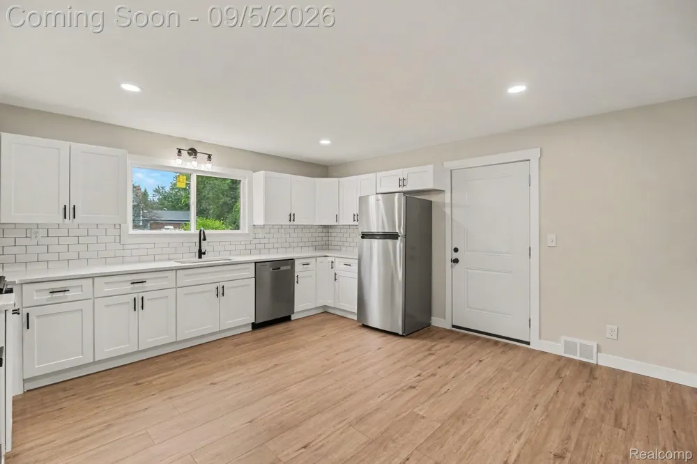 4354 Grass Lake Road White Lake Charter Township, MI 48383
