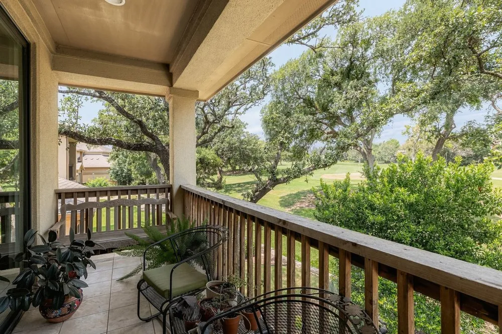 2 Prestonwood Cove Lakeway, TX 78734