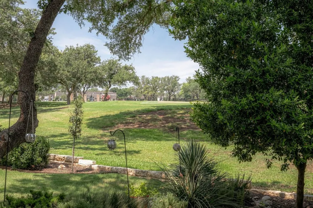 2 Prestonwood Cove Lakeway, TX 78734