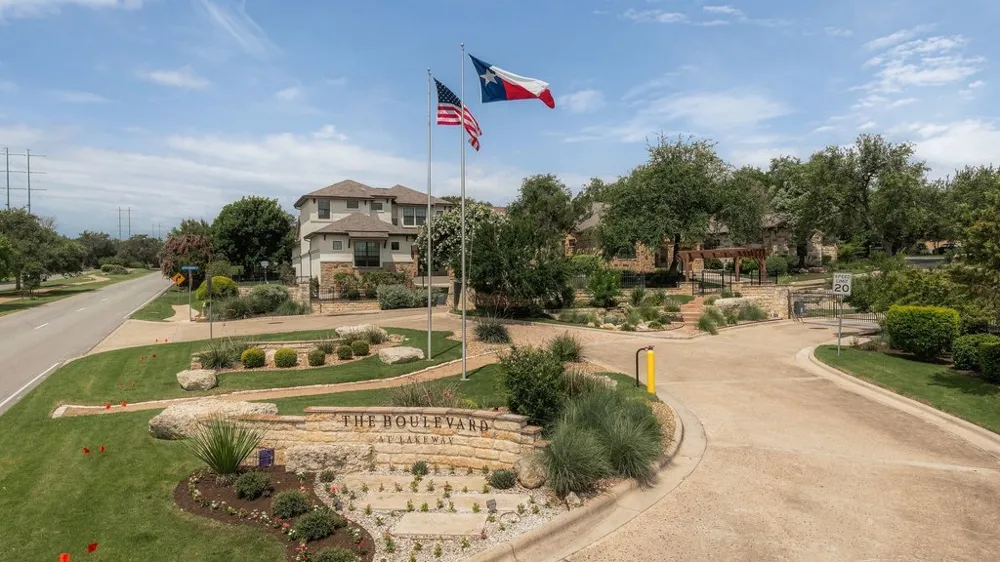 2 Prestonwood Cove Lakeway, TX 78734