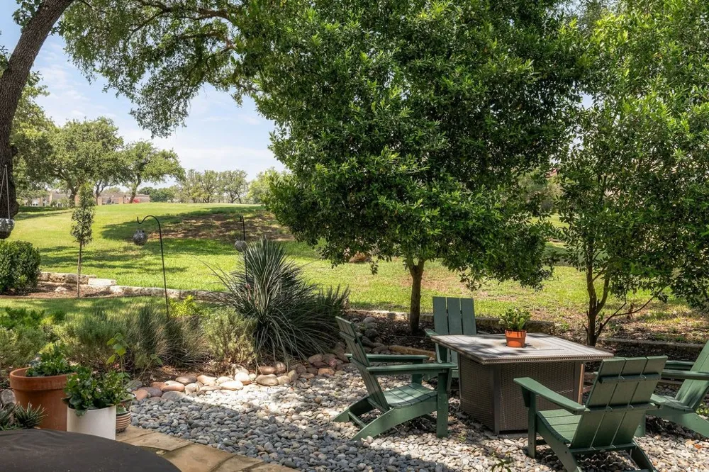 2 Prestonwood Cove Lakeway, TX 78734