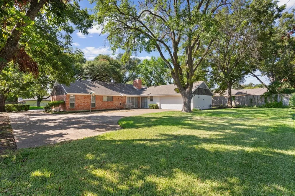 4801 Lake Englewood Drive Waco, TX 76710