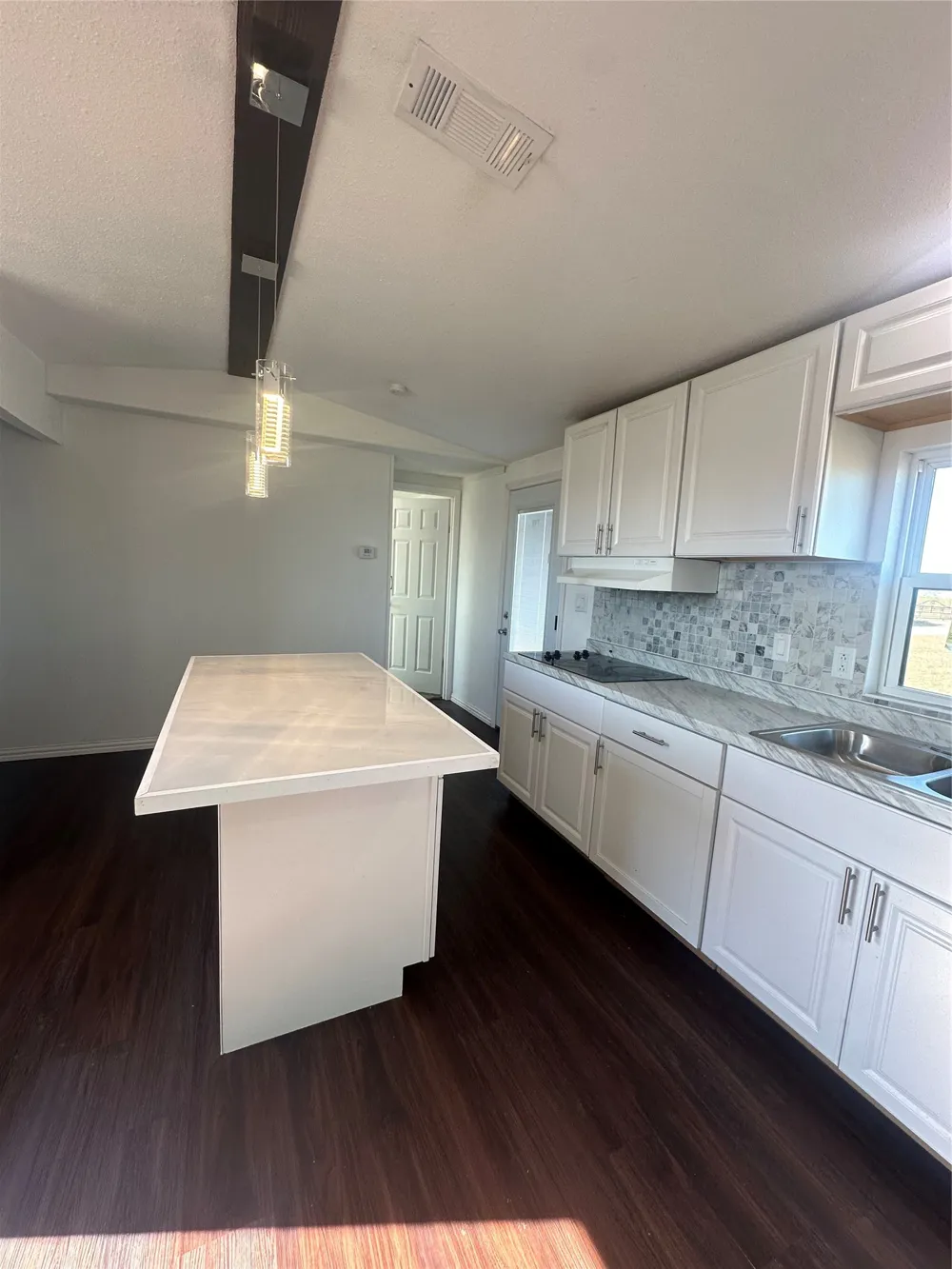 211 Alton Ennis, TX 75119