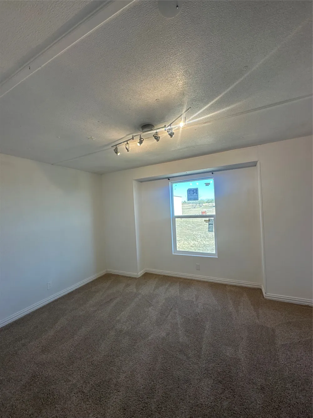 211 Alton Ennis, TX 75119