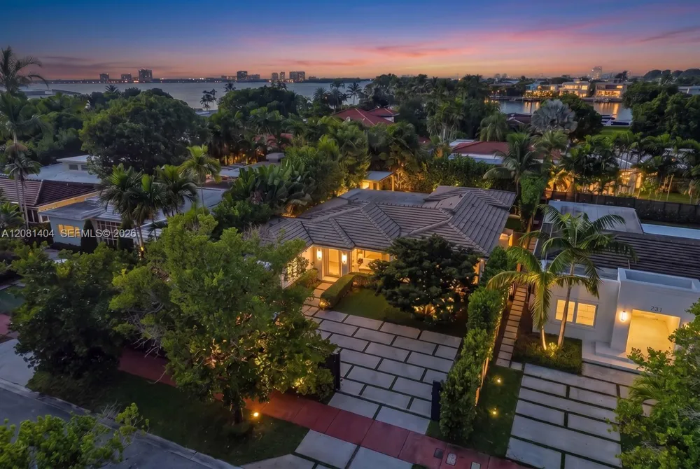 771 Fairway Dr Miami Beach, FL 33141