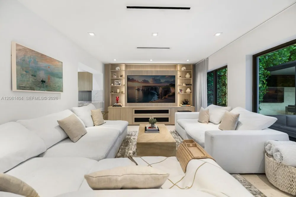 771 Fairway Dr Miami Beach, FL 33141