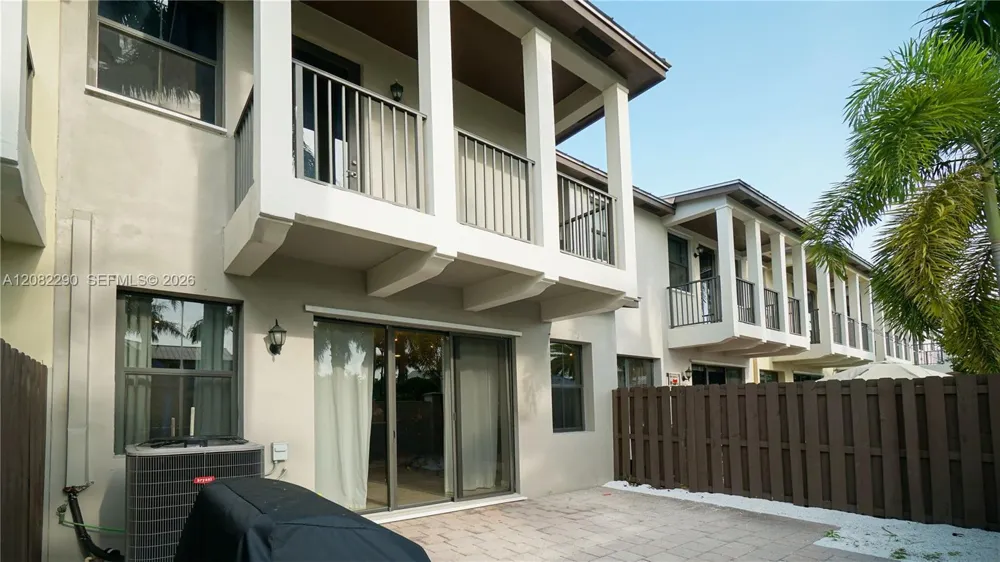 5815 NW 104th Path Doral, FL 33178