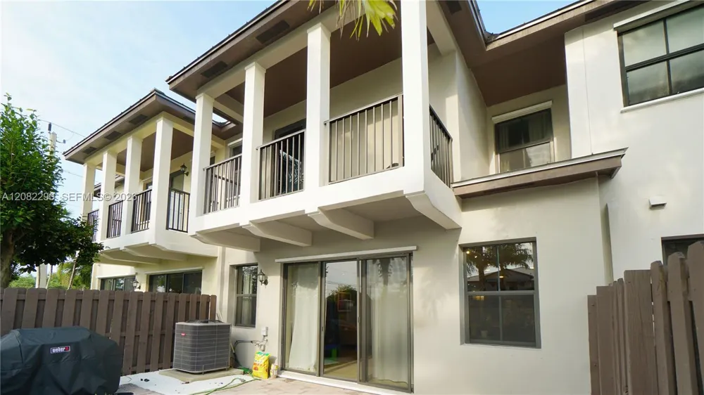 5815 NW 104th Path Doral, FL 33178