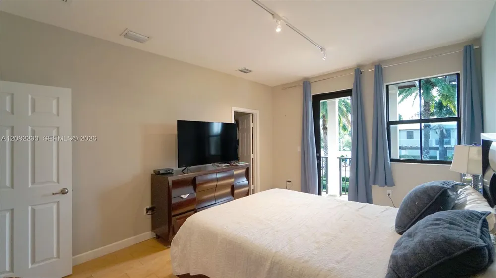 5815 NW 104th Path Doral, FL 33178