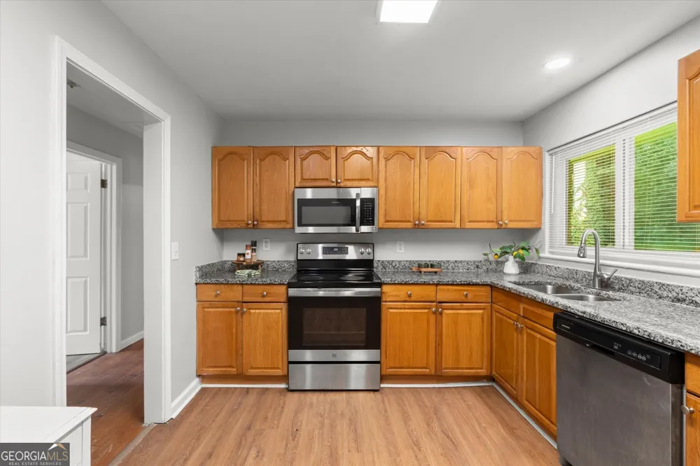 677 N Hairston RD Stone Mountain, GA 30083