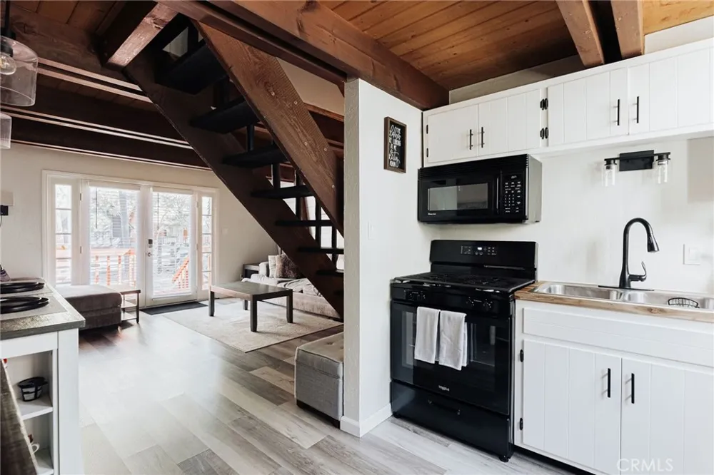 396 Kern Avenue Sugarloaf, CA 92386