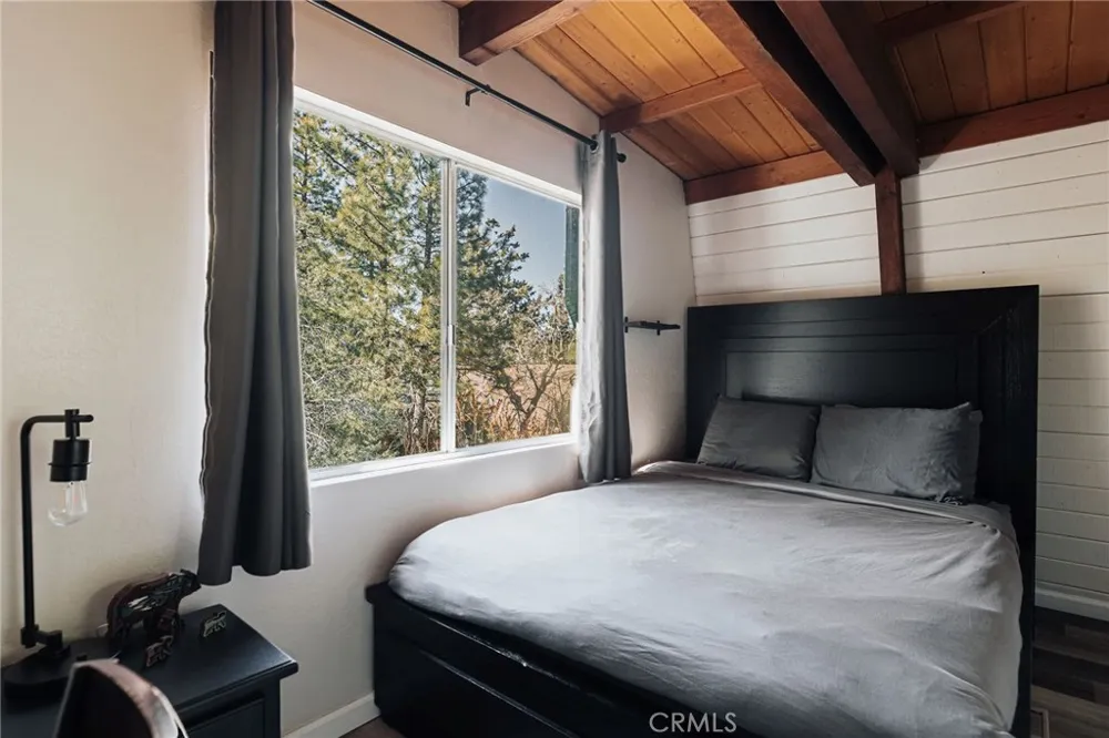 396 Kern Avenue Sugarloaf, CA 92386