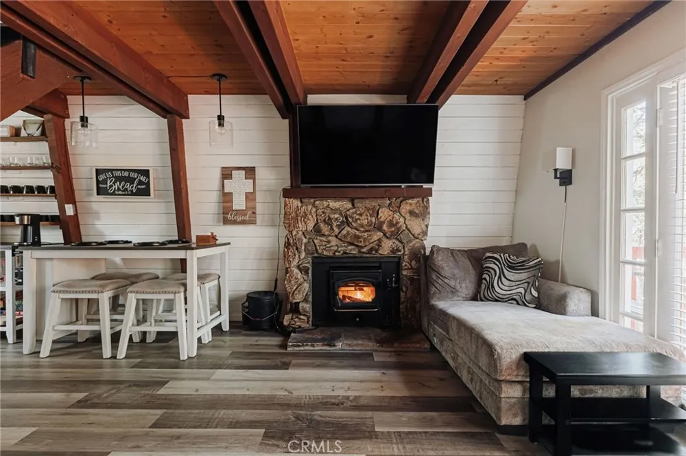 396 Kern Avenue Sugarloaf, CA 92386