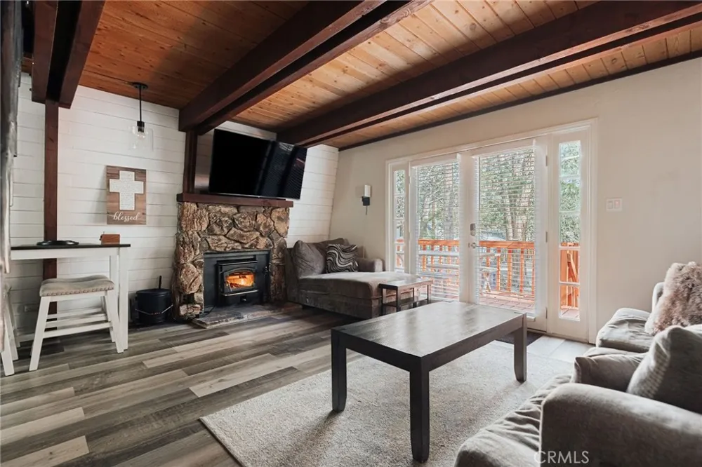 396 Kern Avenue Sugarloaf, CA 92386