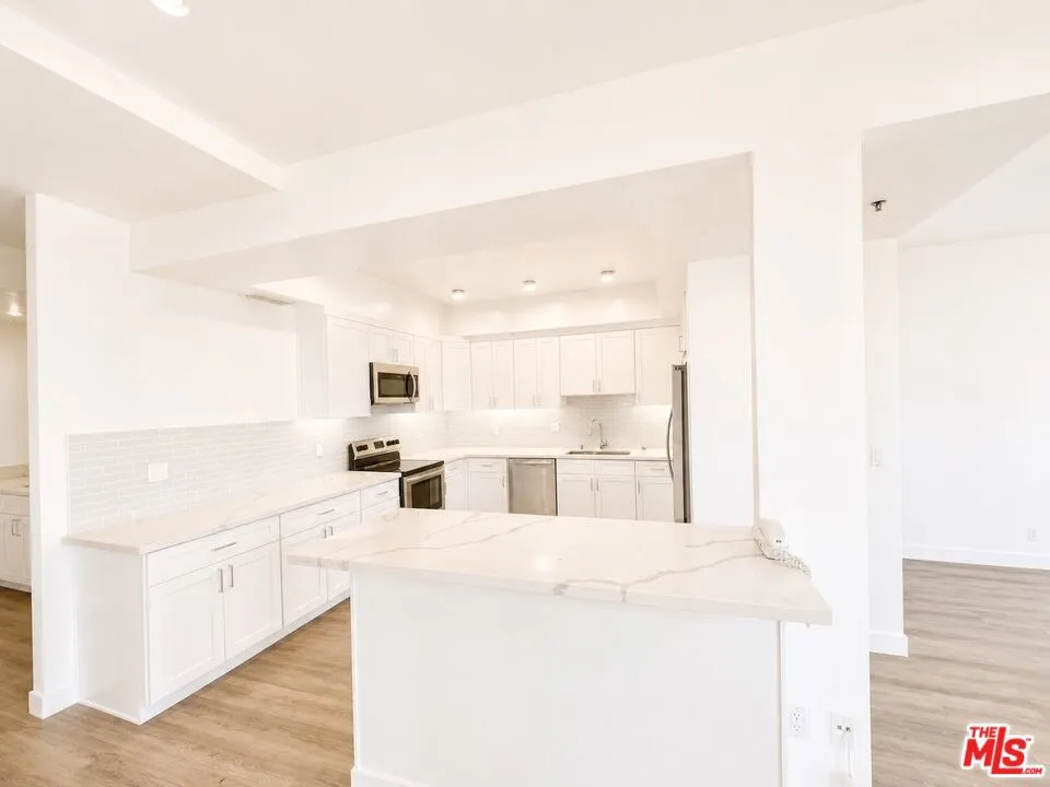 10390 WILSHIRE BOULEVARD #1805 Los Angeles, CA 90024