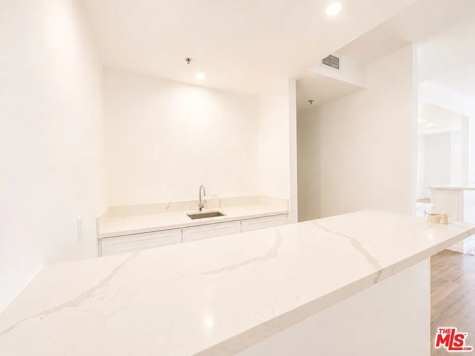 10390 WILSHIRE BOULEVARD #1805 Los Angeles, CA 90024