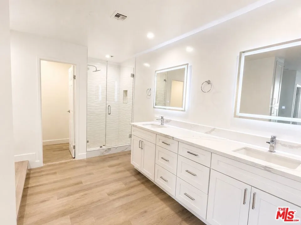 10390 WILSHIRE BOULEVARD #1805 Los Angeles, CA 90024
