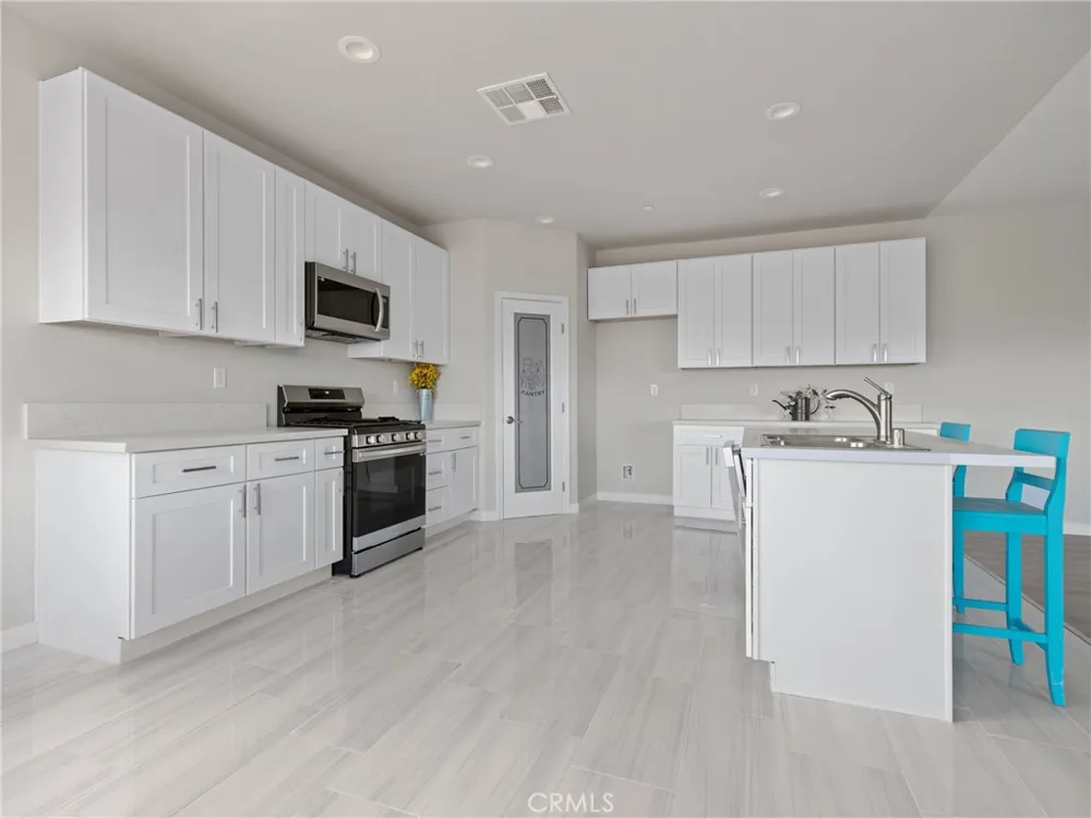 8411 Buckthorn Hesperia, CA 92345