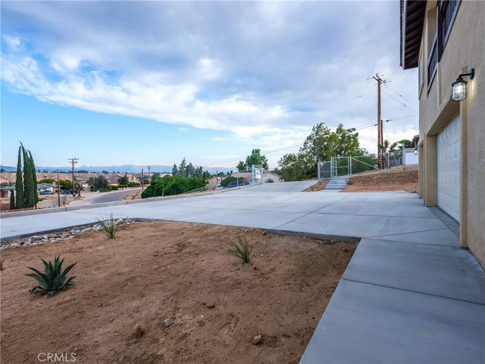8411 Buckthorn Hesperia, CA 92345